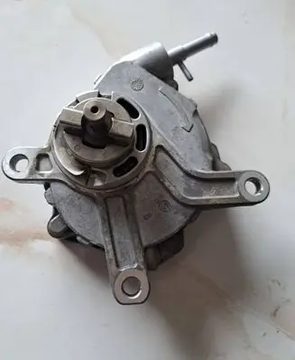 Toyota Avensis T270 Vacuum pump 12120828