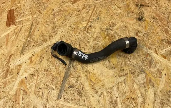 Engine coolant pipe/hose