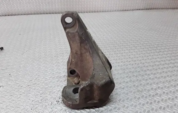 Audi A4 S4 B5 8D Gearbox mounting bracket 8D0399113A