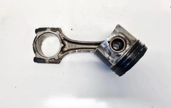 Toyota Avensis T250 Piston with connecting rod