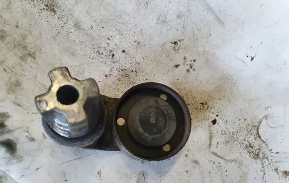 Land Rover Discovery 3 - LR3 Generator/alternator belt tensioner NOCODE