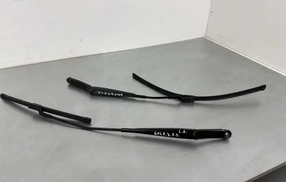 Volkswagen Golf VII Front wiper blade arm 5G1955409B 5G1955410B