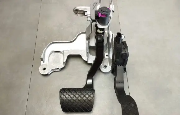 Audi A6 S6 C7 4G Brake pedal bracket assembly 4G1723117