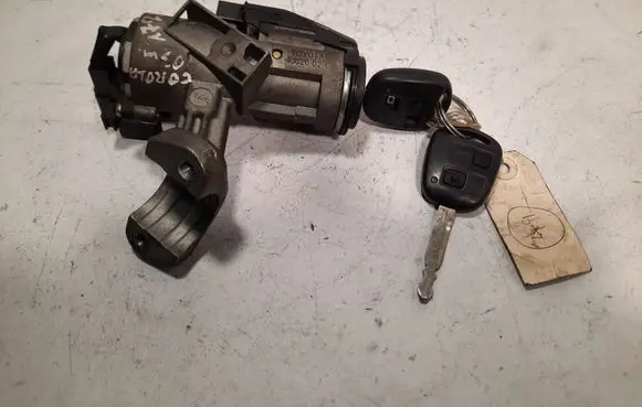 Toyota Corolla E120 E130 Ignition lock 45020024