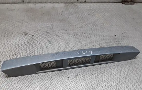 Trunk door license plate light bar