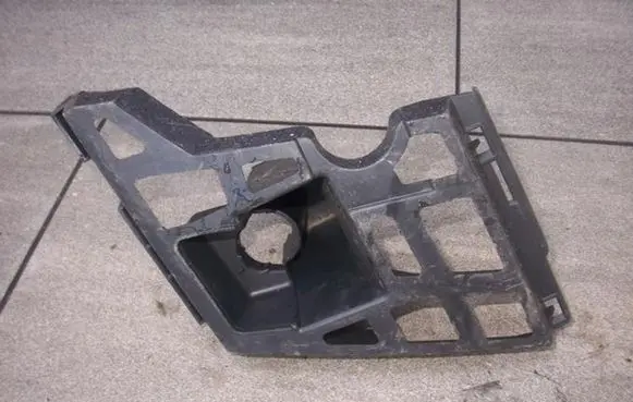 Skoda Yeti (5L) Front bumper mounting bracket 