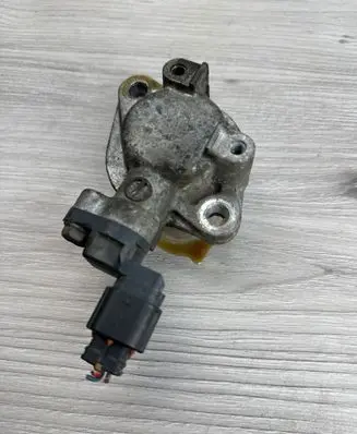 Mitsubishi Grandis Camshaft position sensor J5T30771 1B828