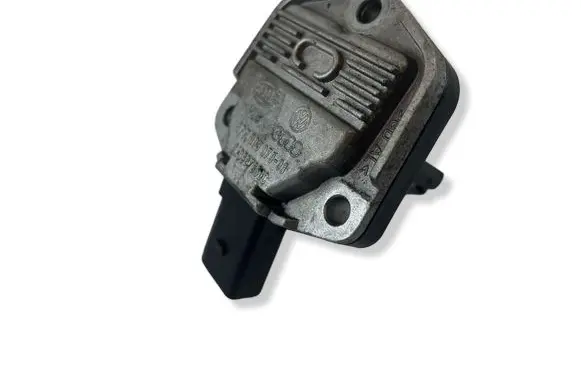 Volkswagen PASSAT B6 Oil level sensor 1J0907660C