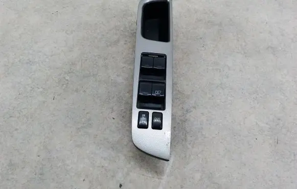 Nissan Tiida C11 Quarter vent window switch 80961EL11A
