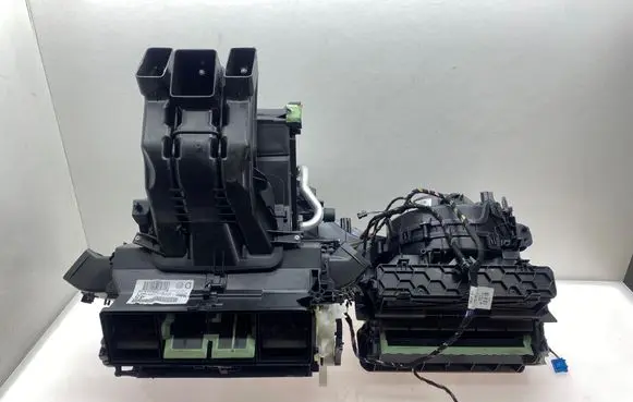Volkswagen Golf VIII Interior heater climate box assembly housing 5WC816005D T69446C UOL15714
