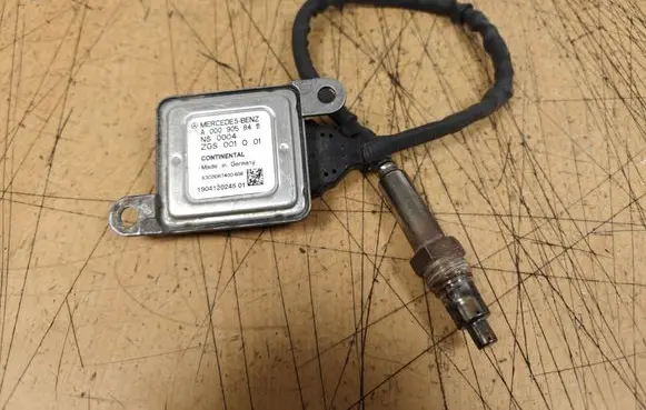 Mercedes-Benz Sprinter W906 Lambda probe sensor A0009058411
