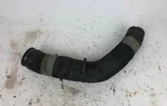 Maserati Levante Turbo air intake inlet pipe/hose 670039138