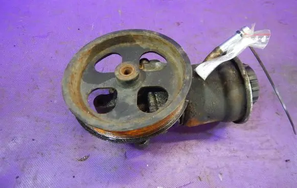 Toyota Avensis T250 Power steering pump
