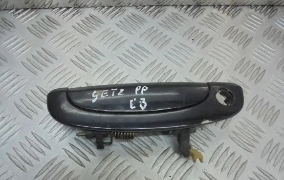 Hyundai Getz Front door exterior handle/bracket 