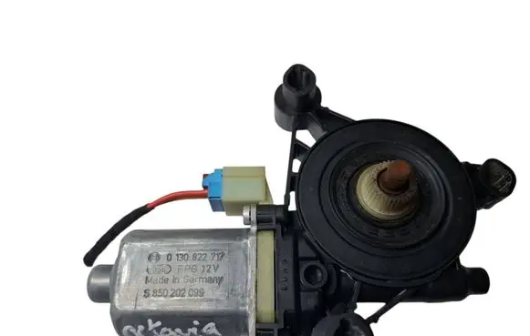 Skoda Octavia Mk3 (5E) Front door window regulator motor 5Q0959801B