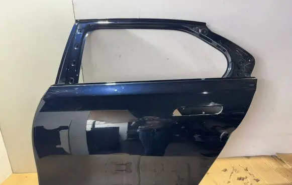 BMW 7 G70 Rear door