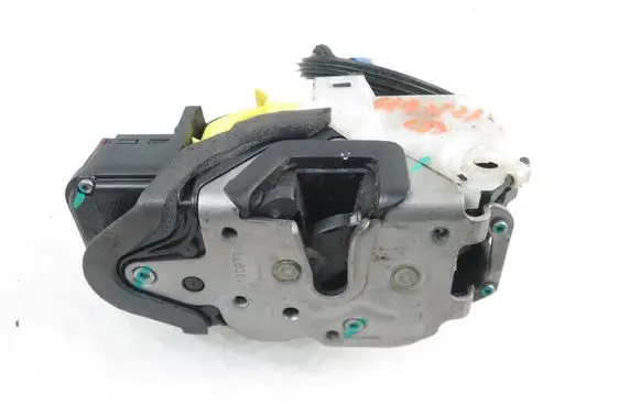 Chevrolet Cruze Front door lock 13503801GN