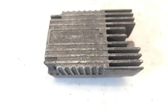 Mercedes-Benz A W168 Coolant fan relay A0275458032 E5001004