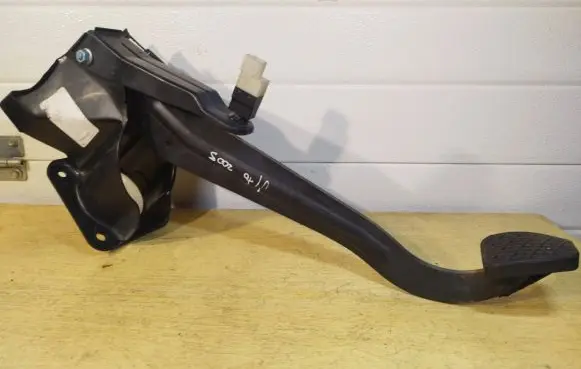 Mercedes-Benz Vito Viano W639 Brake pedal A2012920082 0015453809