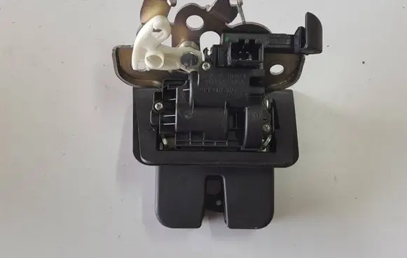 Audi A3 S3 8V Tailgate/trunk/boot lock/catch/latch 8R0827505A