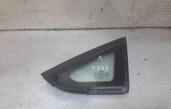 KIA Carens II Front triangle window/glass 