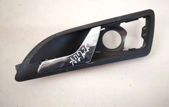 Skoda Octavia Mk2 (1Z) Rear door interior handle 1z0839247