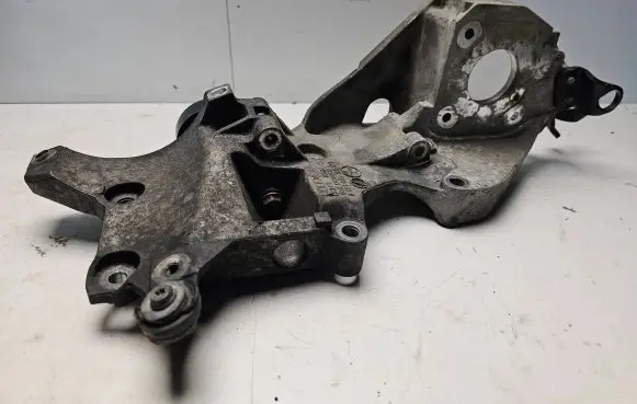 Volkswagen Tiguan Generator/alternator bracket 03L903143D