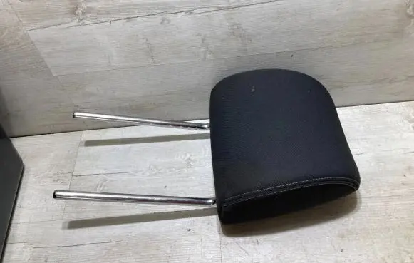 KIA Sportage Front seat headrest 