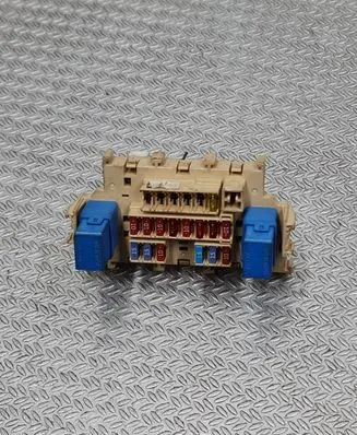 Nissan Qashqai Fuse module 252309F920 8135
