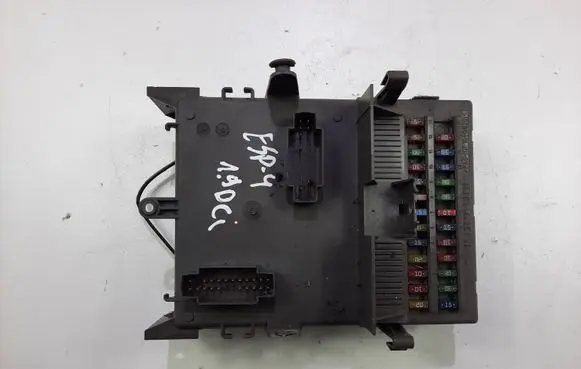 Renault Espace IV Fuse module 8200004201E