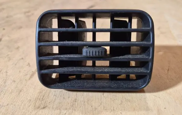 Mitsubishi Pajero Pinin Dash center air vent grill