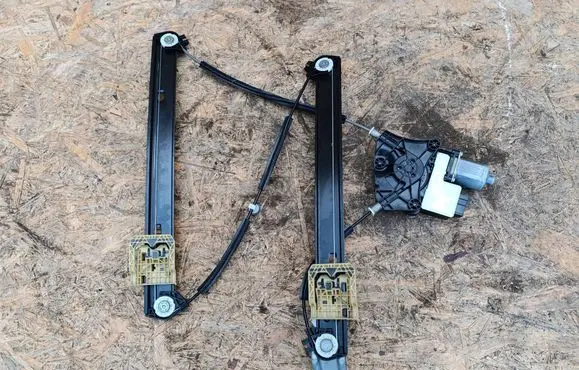Volkswagen T-Cross Front door manual window regulator 2GM837462A