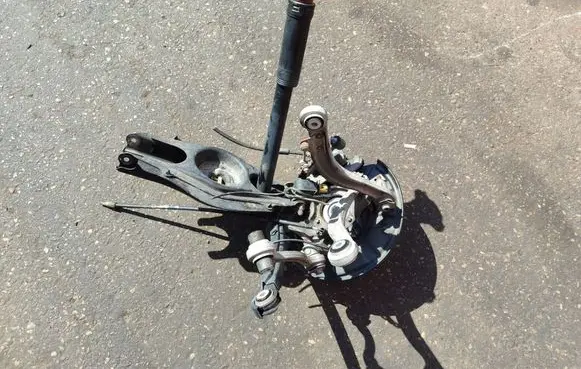 Mercedes-Benz CLS C218 X218 Rear wheel hub spindle/knuckle A2043521488 20409 20407