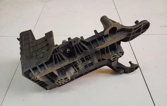 Battery box tray