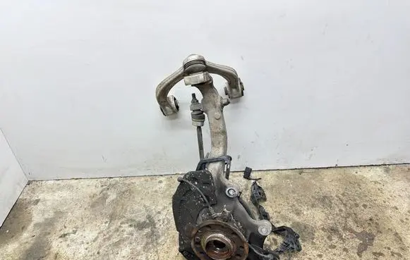 Mercedes-Benz GLC C253 Front wheel hub spindle knuckle