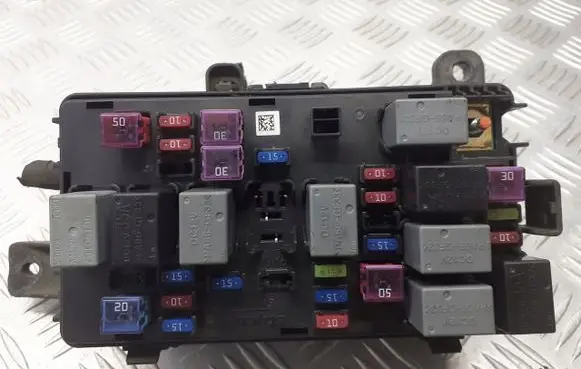 Chevrolet Aveo Fuse box cover 96867762