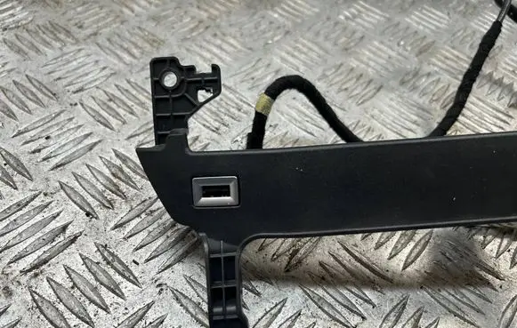 Peugeot 508 II USB socket connector 9818156380