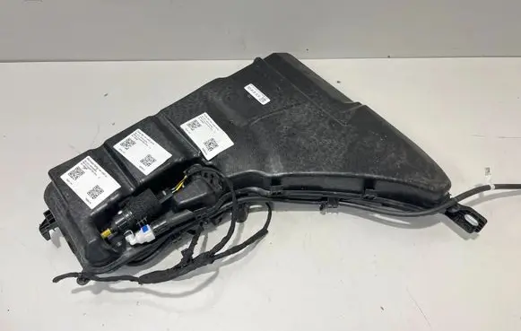 BMW 5 G60 G61 Windshield washer fluid reservoir/tank 5A3A029 7011096