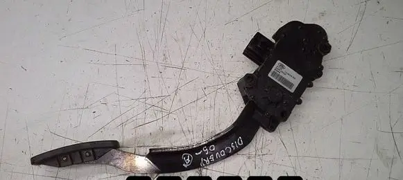 Accelerator throttle pedal