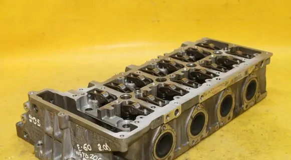 BMW 1 E81 E87 Engine head 7797678