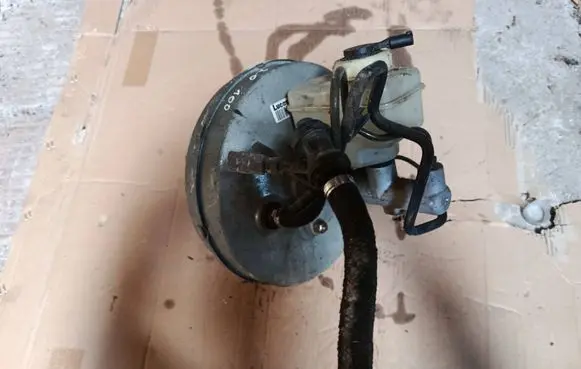 BMW 5 E39 Brake booster 1163516