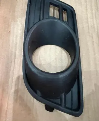 Suzuki Swift I Front bumper lower grill 71761-72K1L