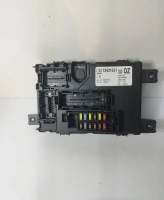 Opel Corsa D Fuse module 13424261 28372267 401154265