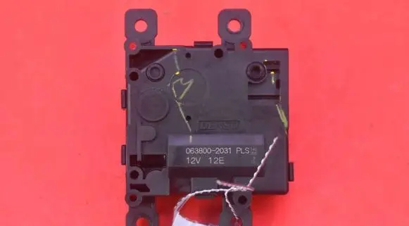 Toyota Corolla E10 Air flap motor/actuator 063800-2031