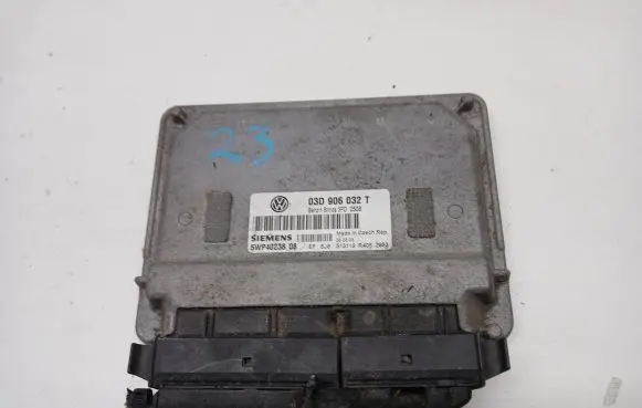 Volkswagen Polo IV 9N3 Engine control unit/module 03D906032T 3PD2508 5WP4023808