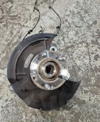 Opel Insignia B Front wheel hub 557804735