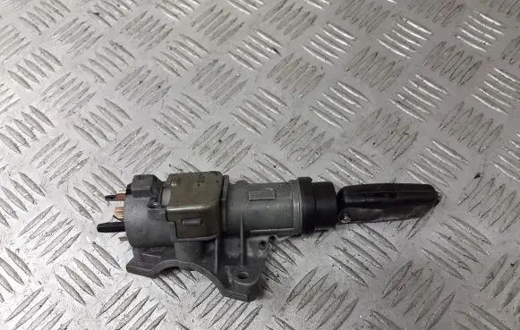 Volkswagen PASSAT B5.5 Ignition lock 4B0905851N