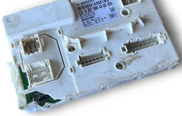 Mercedes-Benz E C207 W207 Central body control module A2079004500