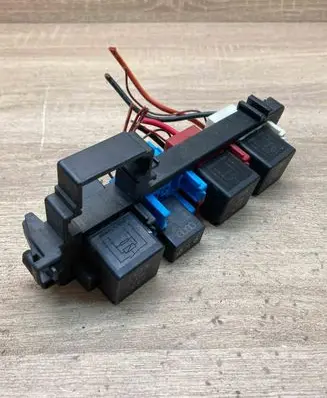 Volkswagen Golf VI Fuse module 1K2937503B