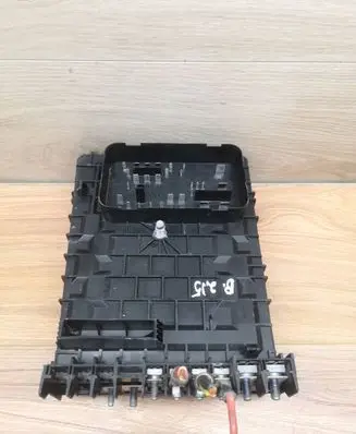 Volkswagen Touran II Fuse box set 1K0937125D 017183073